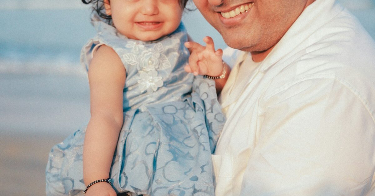 Father and child image, useful for coffee gifts that are paired with time and family presence on Father's Day